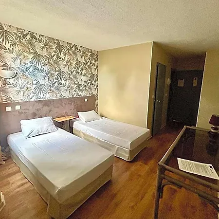 Tropic Hotel